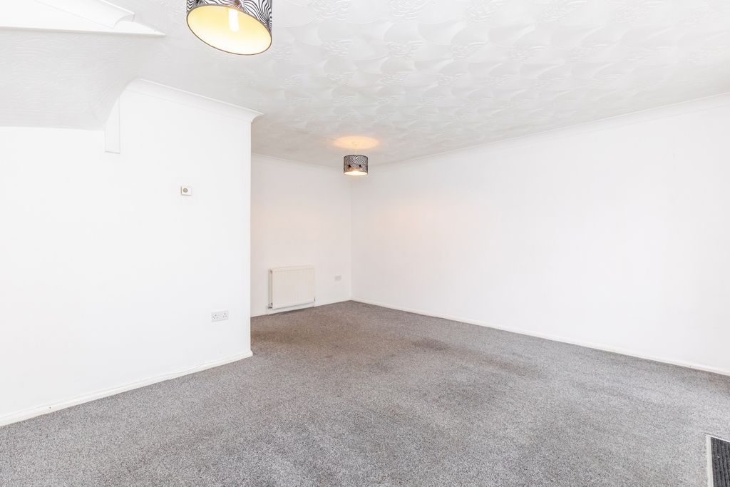 Property photo 3 of 17 Photo
