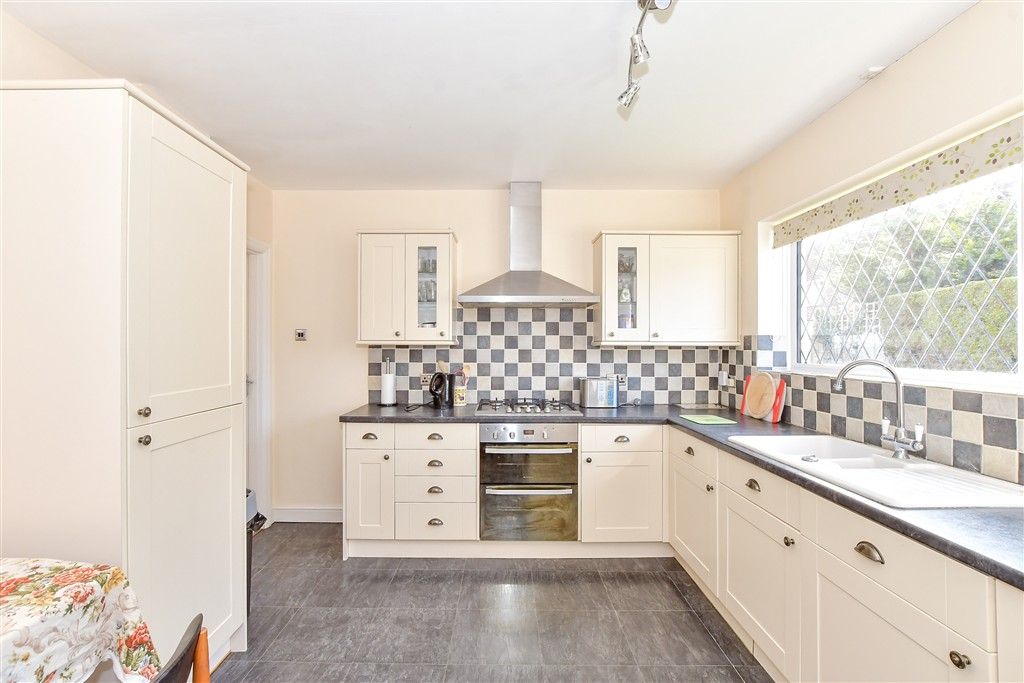 Property photo 3 of 12 Kitchen