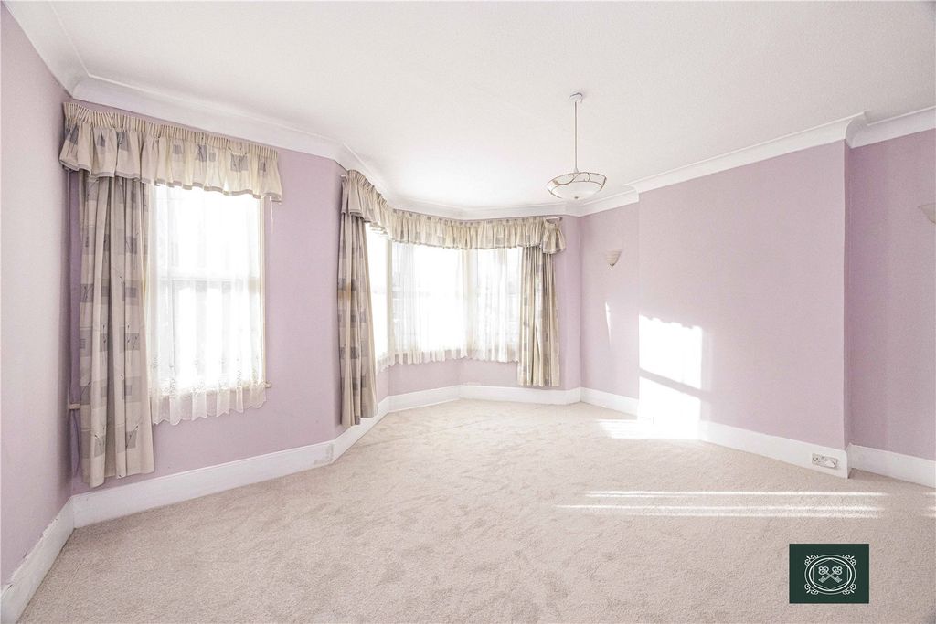 Property photo 2 of 15 Bedroom