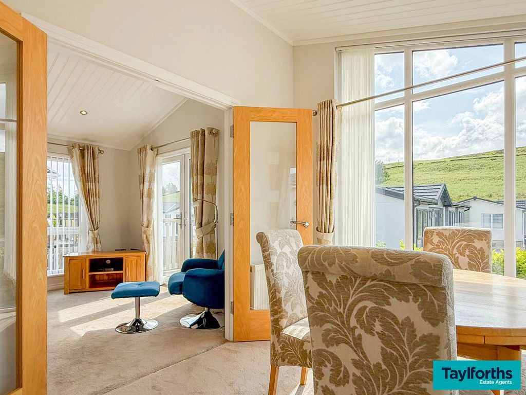 Property photo 1 of 28