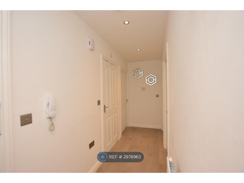 Property photo 2 of 10 Corridor