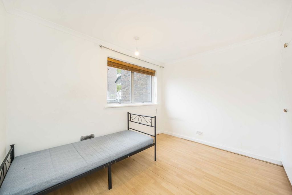 Property photo 3 of 4