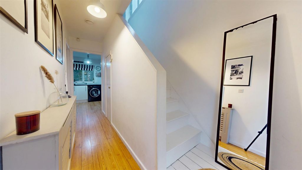 Property photo 2 of 17 Kendal Drive Hallway