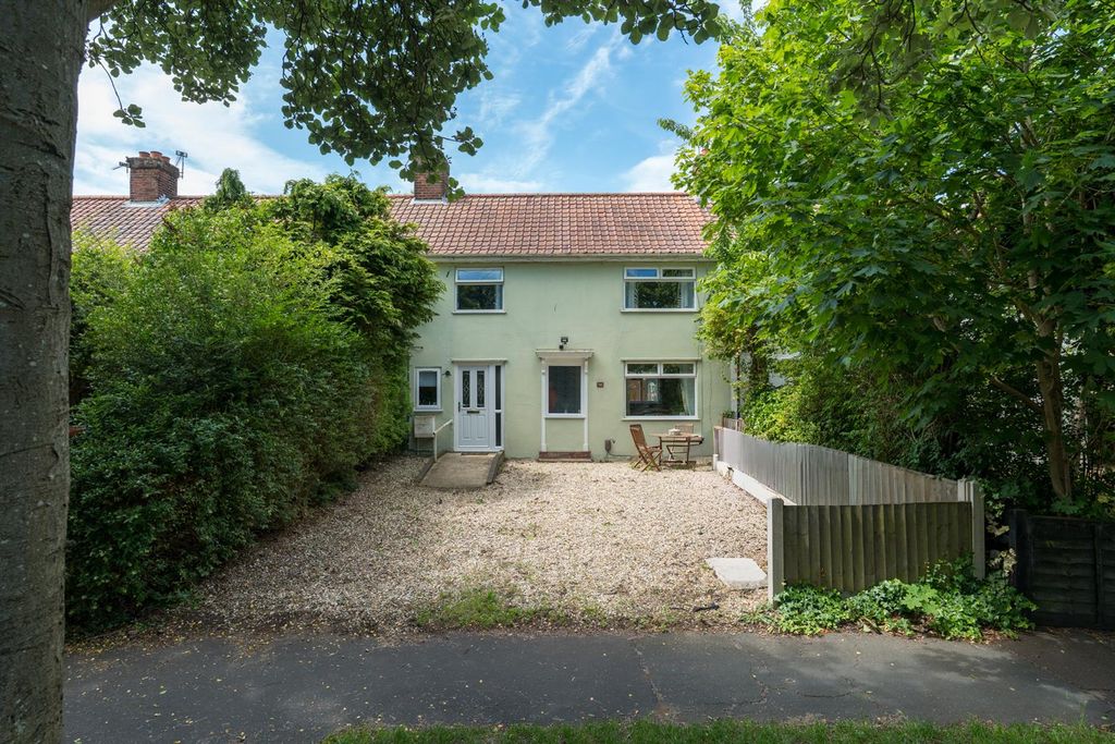 Property photo 2 of 15 56-Elizabethfryroad-002.Jpg