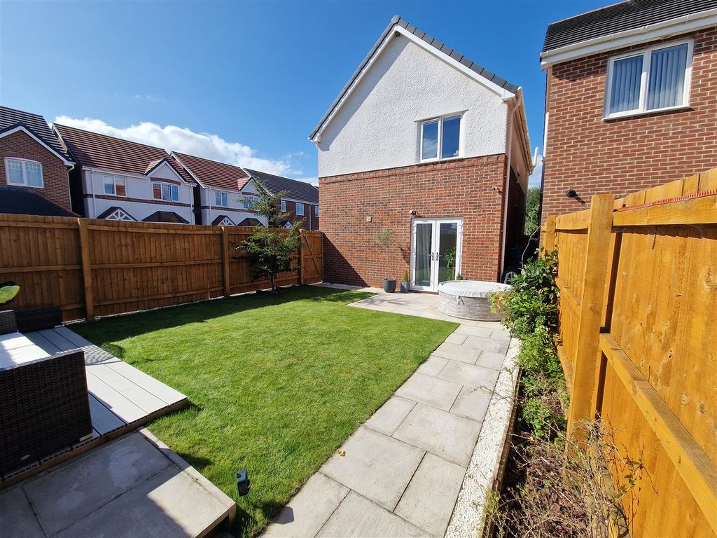 Property photo 2 of 14 Externally