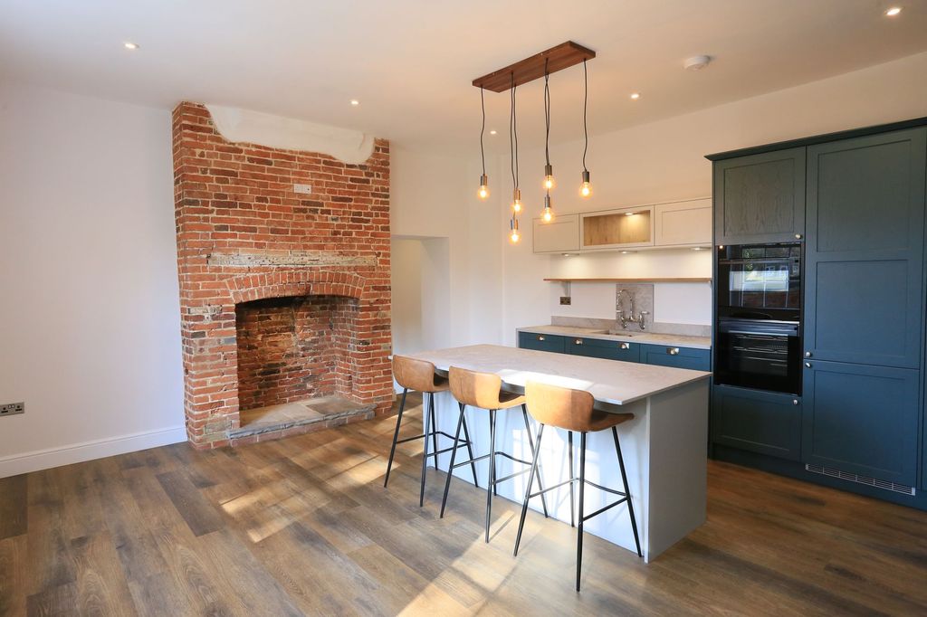 Property photo 2 of 19 Kitchen / Diner