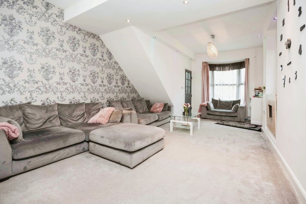 Property photo 2 of 17 Photography