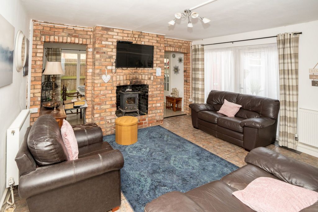 Property photo 2 of 95