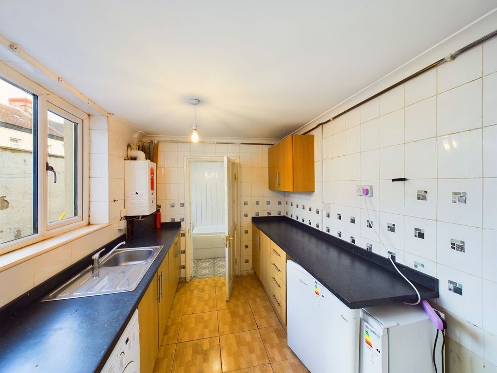 Property photo 1 of 12 Kitchen