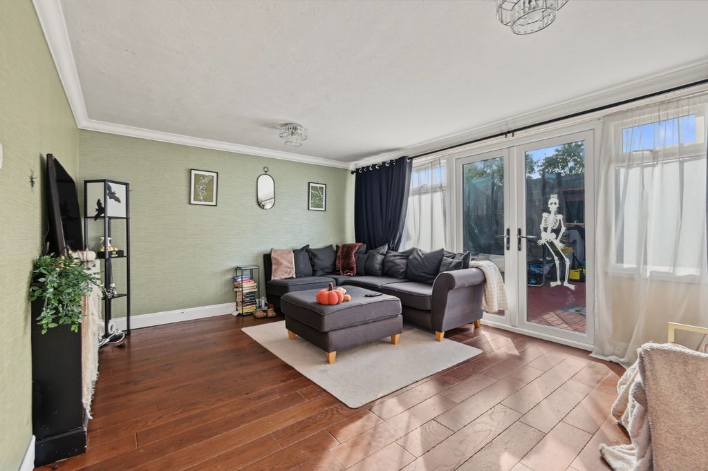 Property photo 2 of 15 5703362