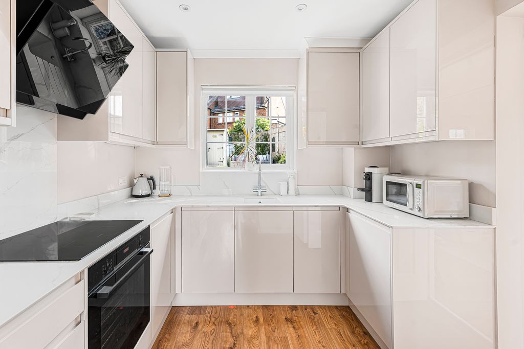 Property photo 3 of 17 Kitchen