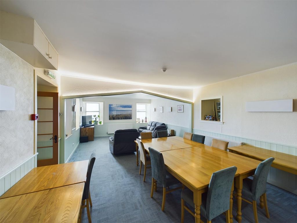 Property photo 3 of 28