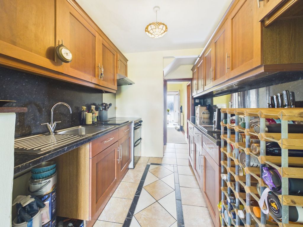Property photo 3 of 18 Kitchen