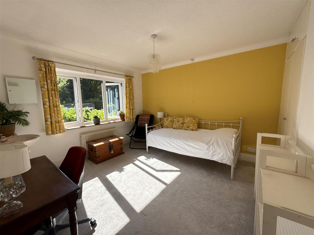 Property photo 3 of 24 Bed 2 1.Jpg