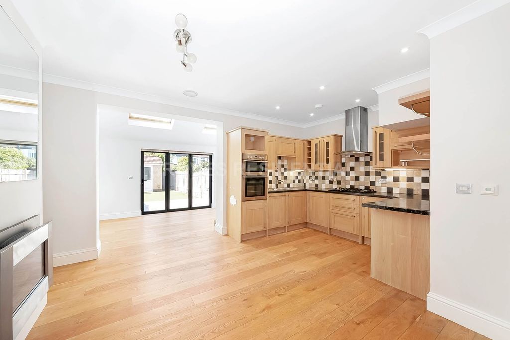 Property photo 2 of 14