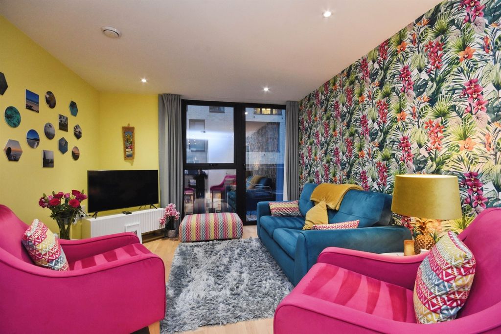 Property photo 3 of 17