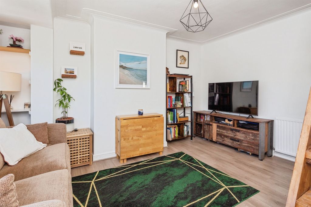 Property photo 2 of 18