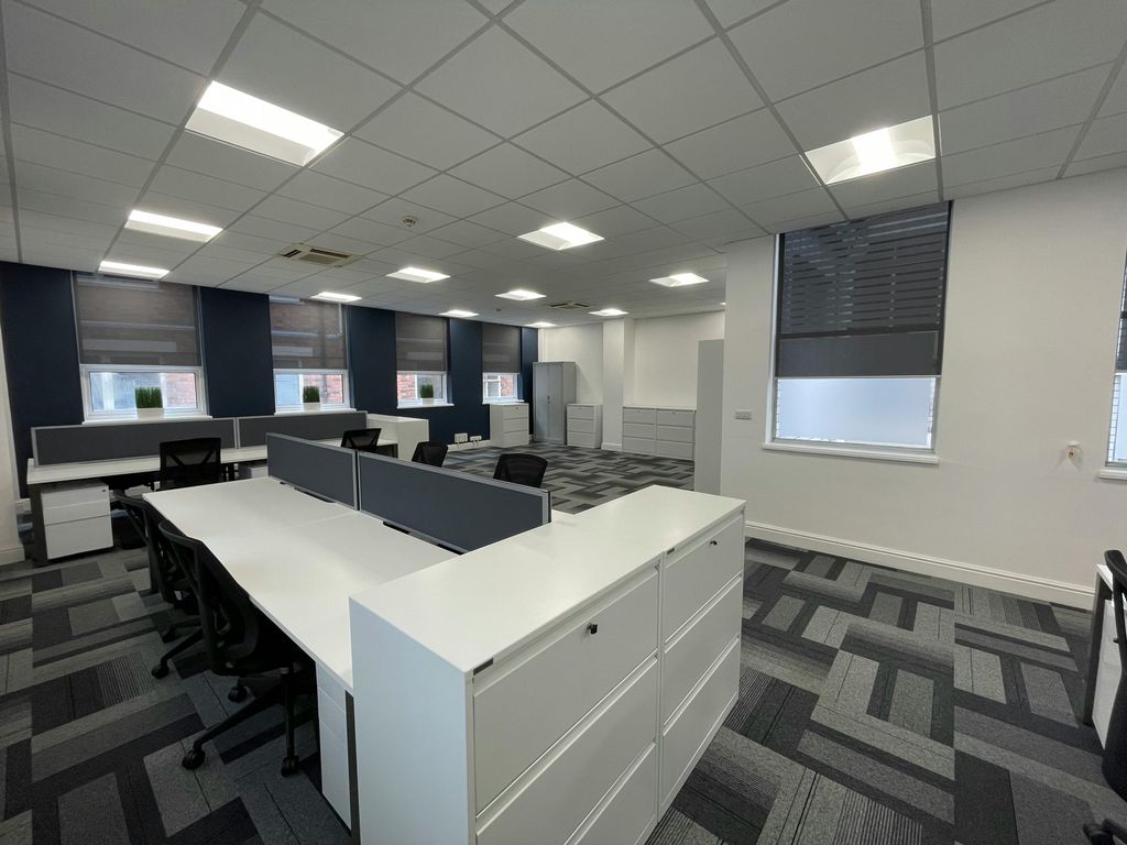 Property photo 2 of 6 11 Waterloo Place Desks 2.Jpeg