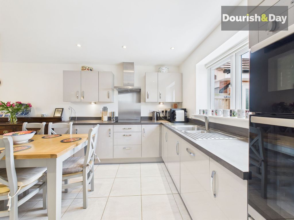 Property photo 3 of 27 Dining Kitchen