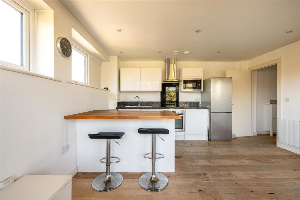 Property photo 3 of 14 Kitchen