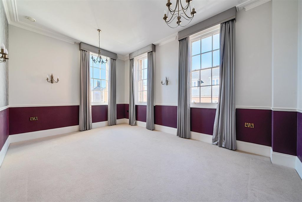 Property photo 2 of 20 Sitting/Dining Room