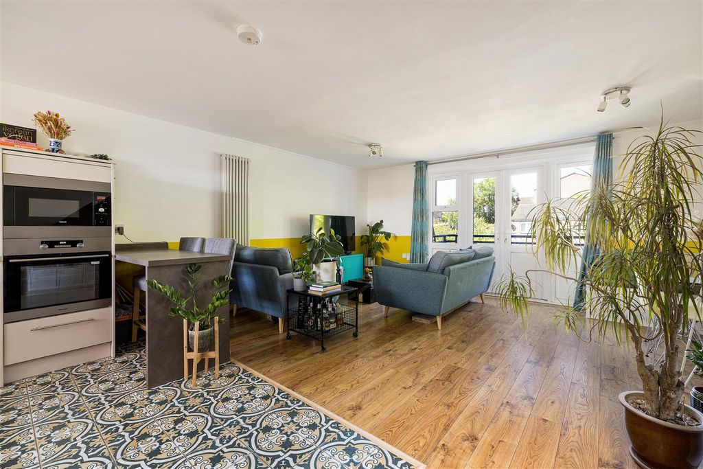 Property photo 1 of 31 Overbury Street, E5