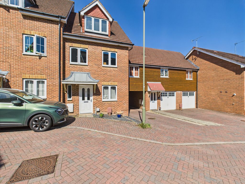 Property photo 1 of 16 3Â Bedroom Town House For Sale