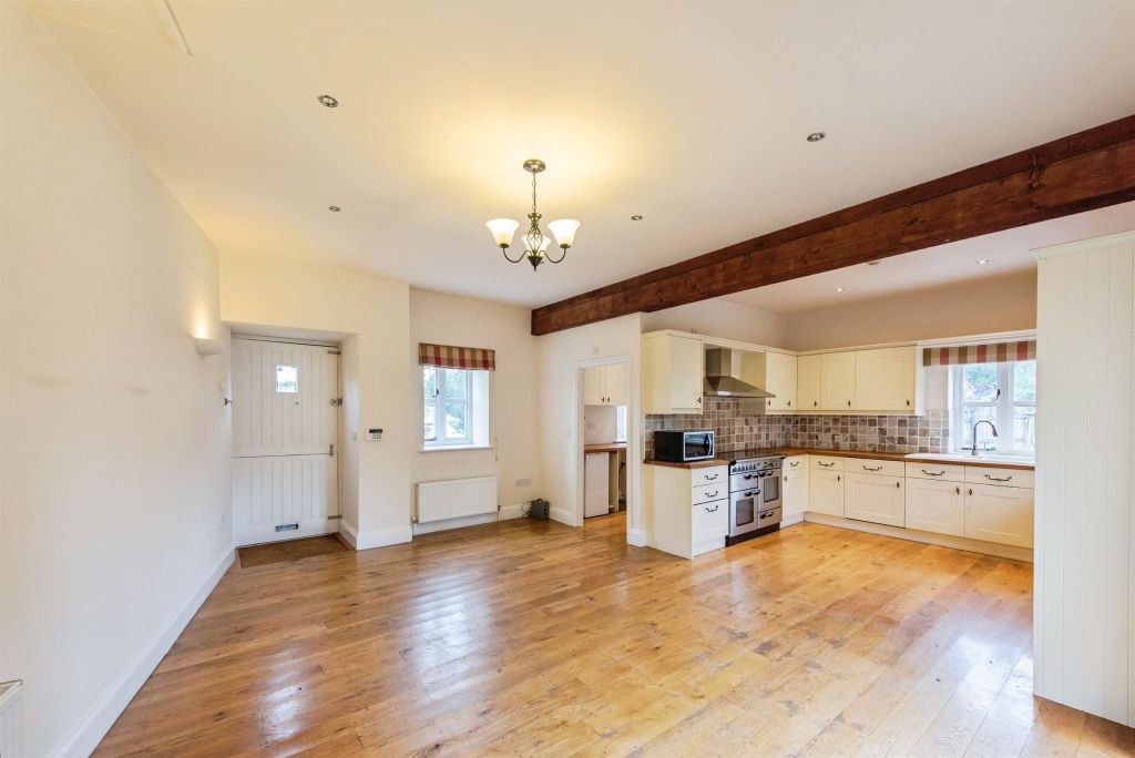Property photo 2 of 17 Image