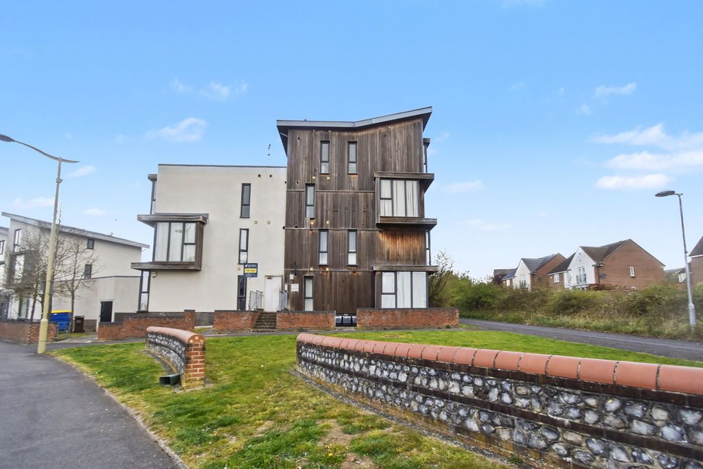 Property photo 1 of 7 Photo 7