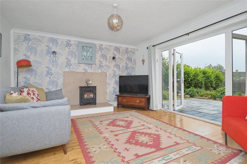 Property photo 2 of 28 Sitting Room
