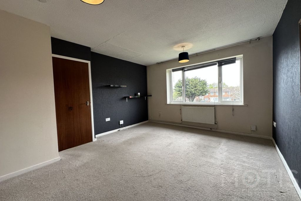 Property photo 3 of 8 Photo 5