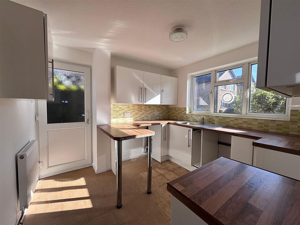 Property photo 2 of 17 Kitchen1.Jpg