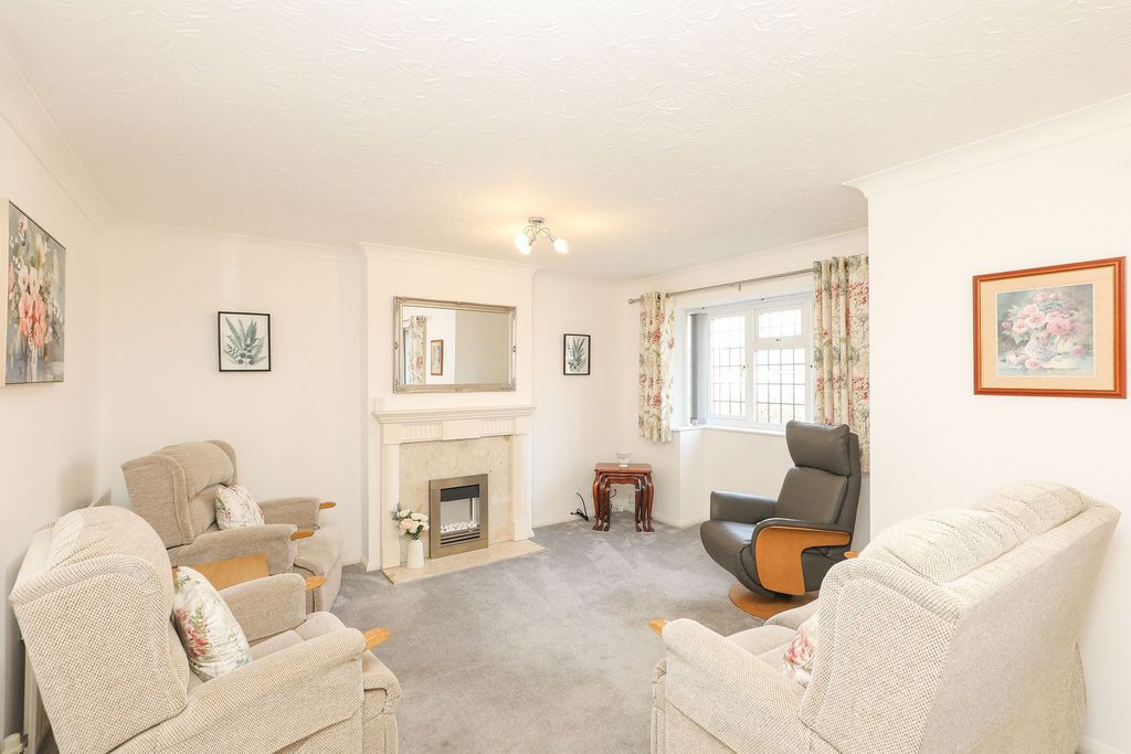 Property photo 2 of 17