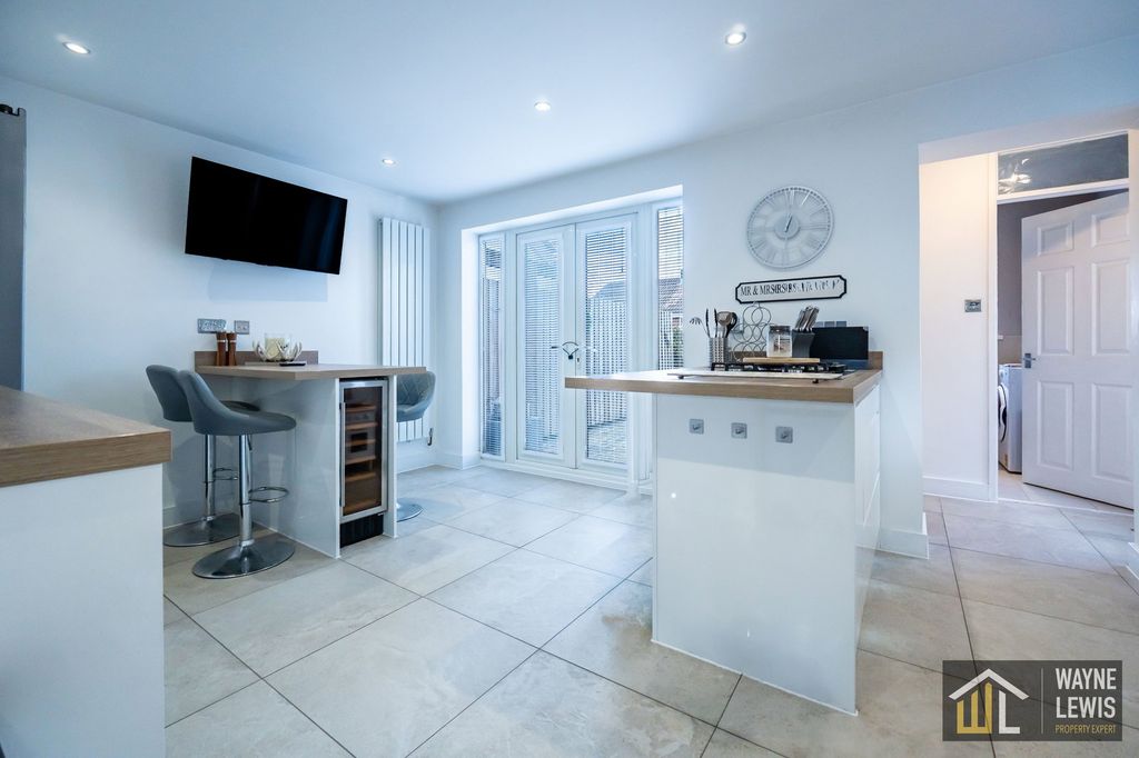 Property photo 3 of 41