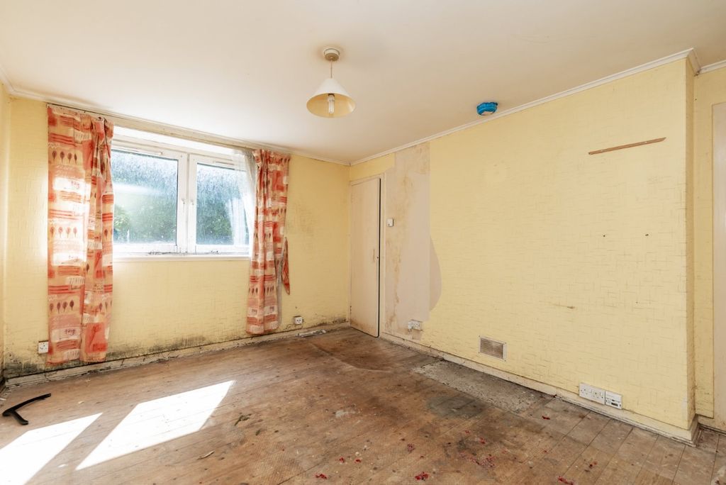 Property photo 2 of 8 2