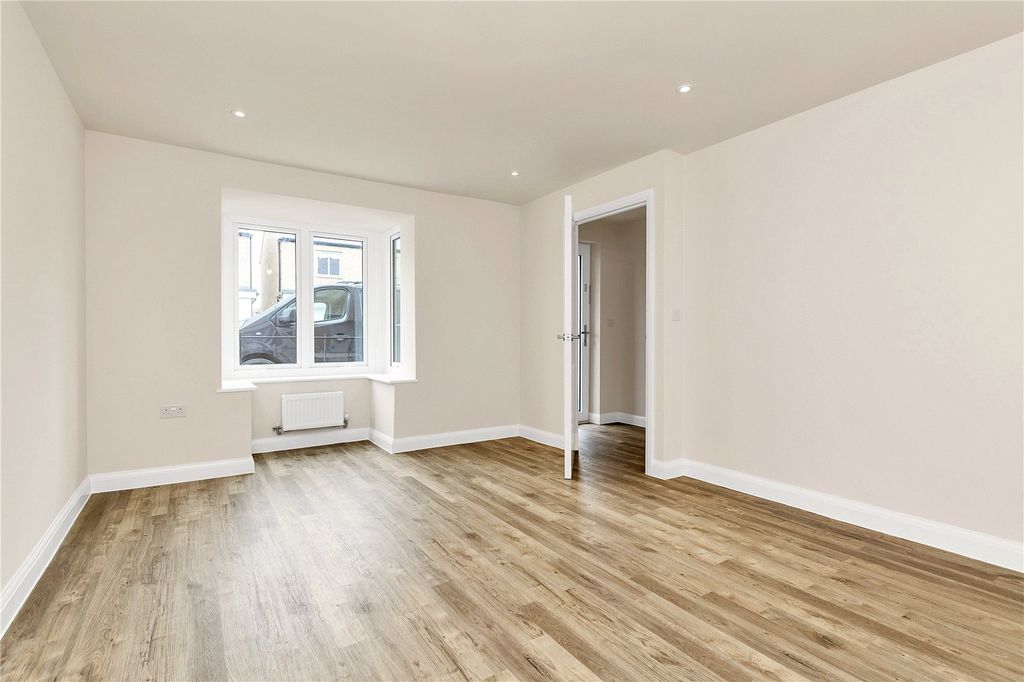 Property photo 3 of 13 Picture No. 02