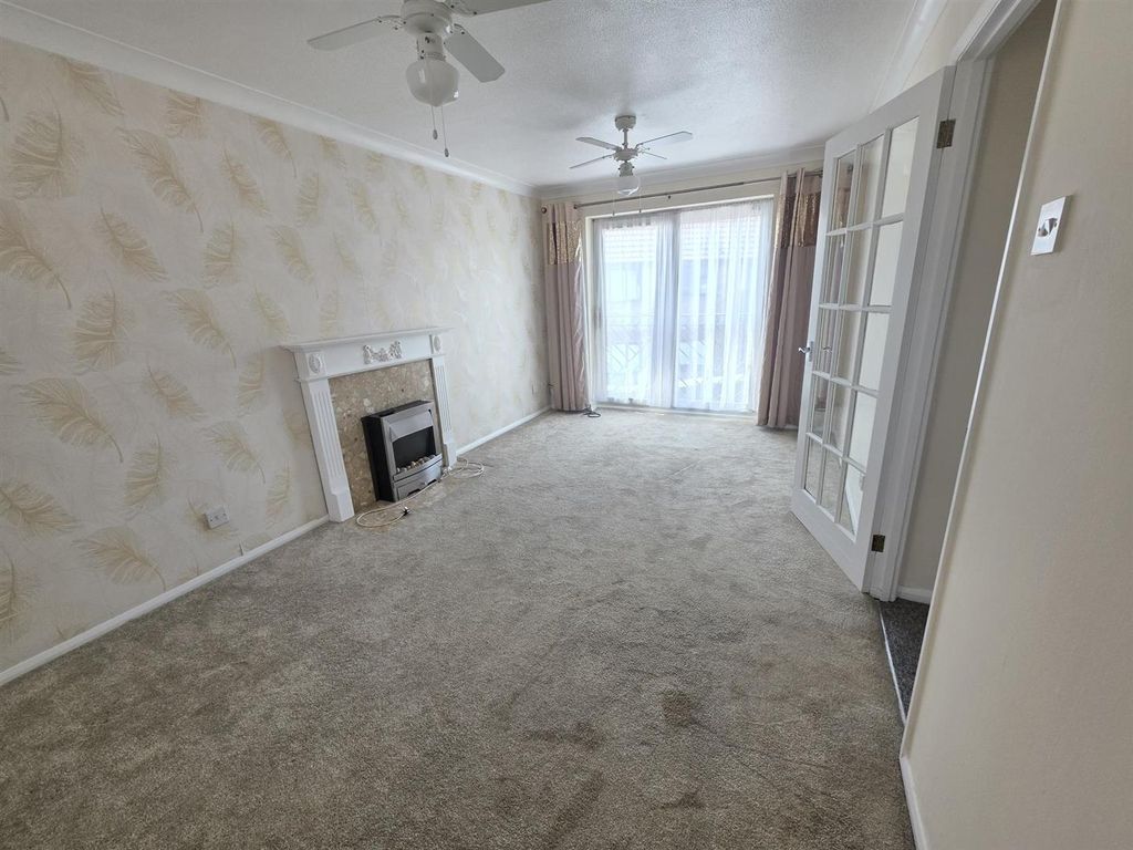Property photo 2 of 6 1000108051.Jpg