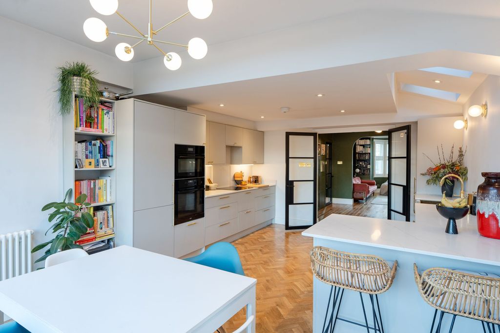 Property photo 3 of 19 Kitchen Diner