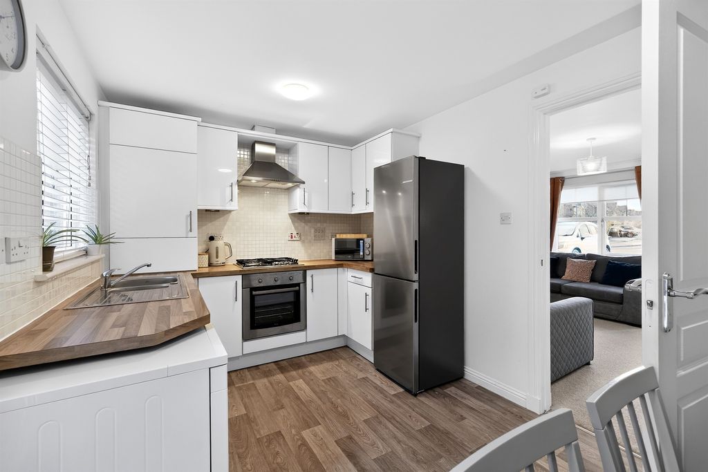 Property photo 2 of 17