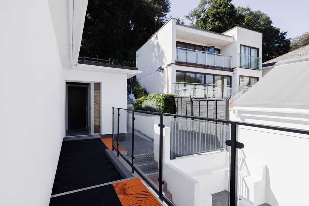 Property photo 3 of 20