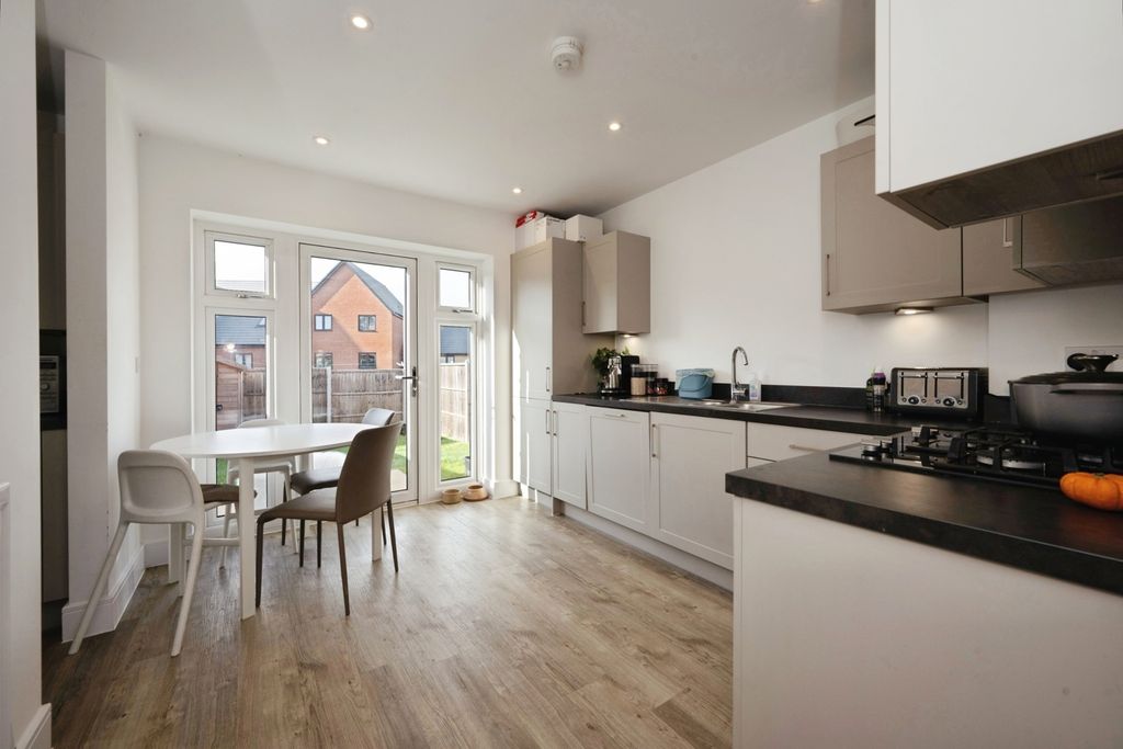 Property photo 2 of 12 Pbox-Img.Jpg