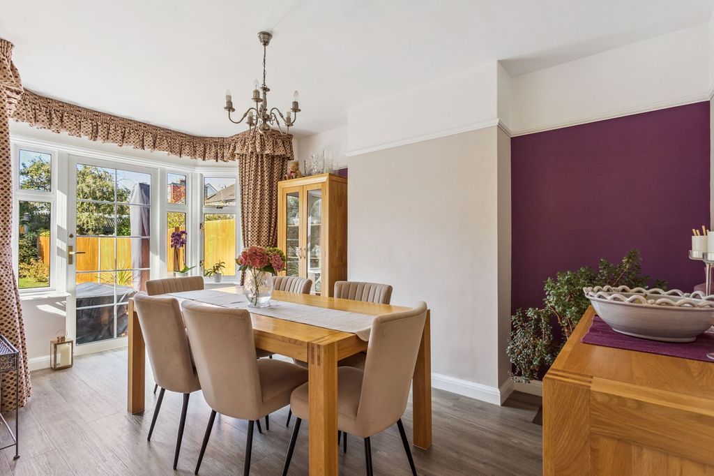 Property photo 3 of 17 Dining Room