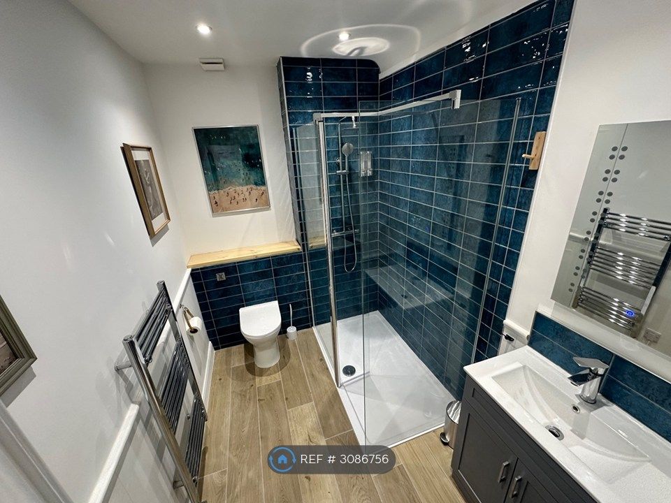 Property photo 3 of 10 Main Bathroom