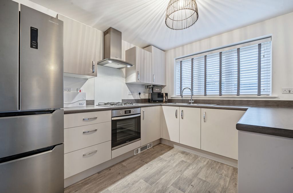 Property photo 3 of 12 1354342-19-68Df94...