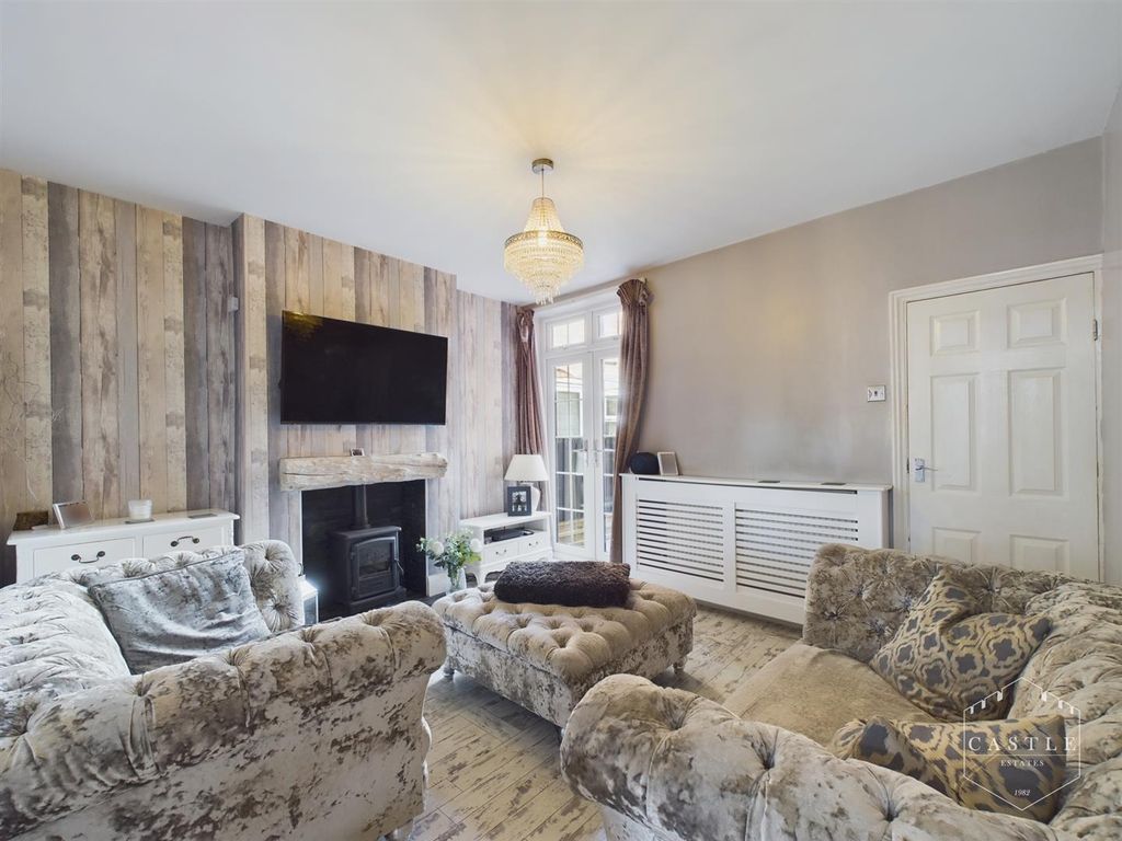 Property photo 2 of 9 Sitting/Dining Room