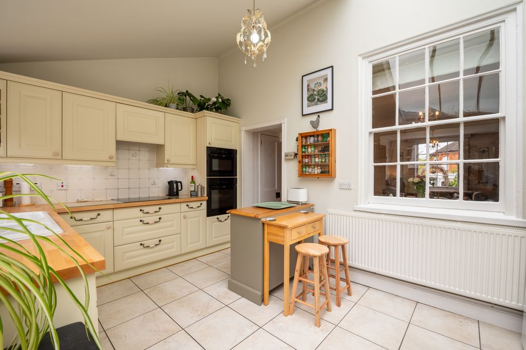 Property photo 3 of 24 Kitchen