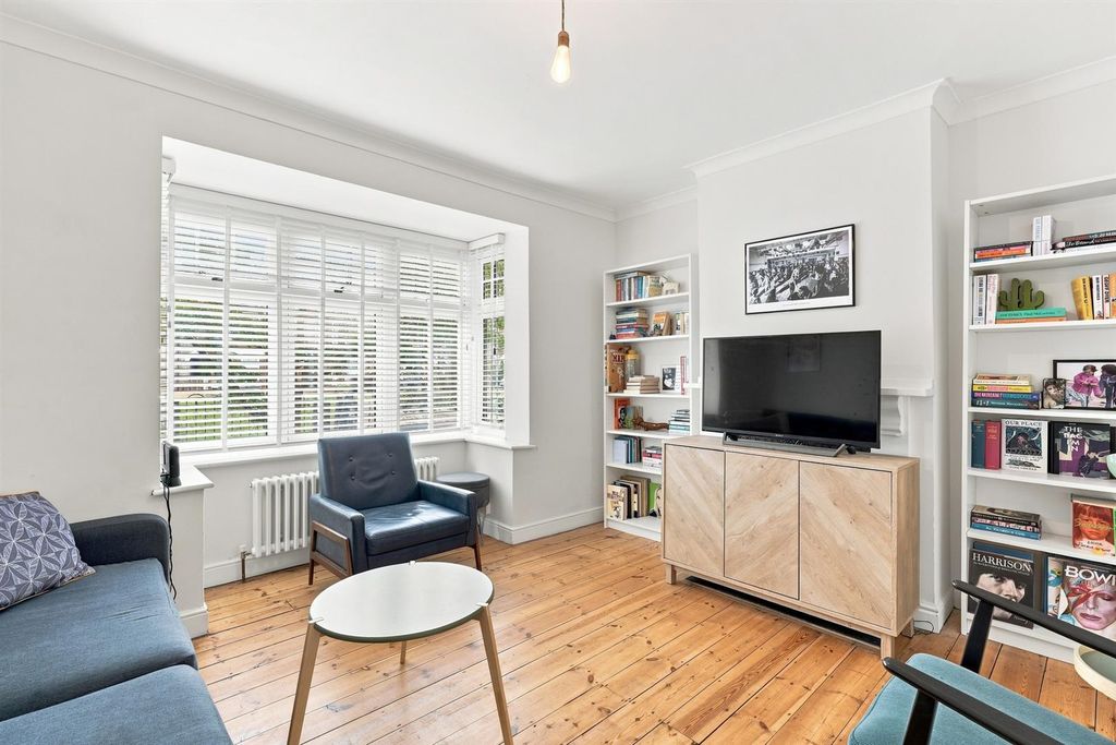 Property photo 2 of 32 448-Earlhamroad-012.Jpg