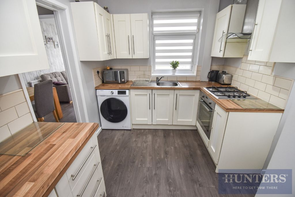 Property photo 3 of 16 Kitchen