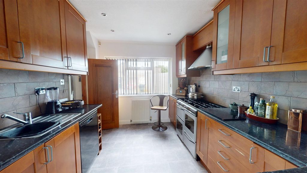 Property photo 3 of 20 Kitchen