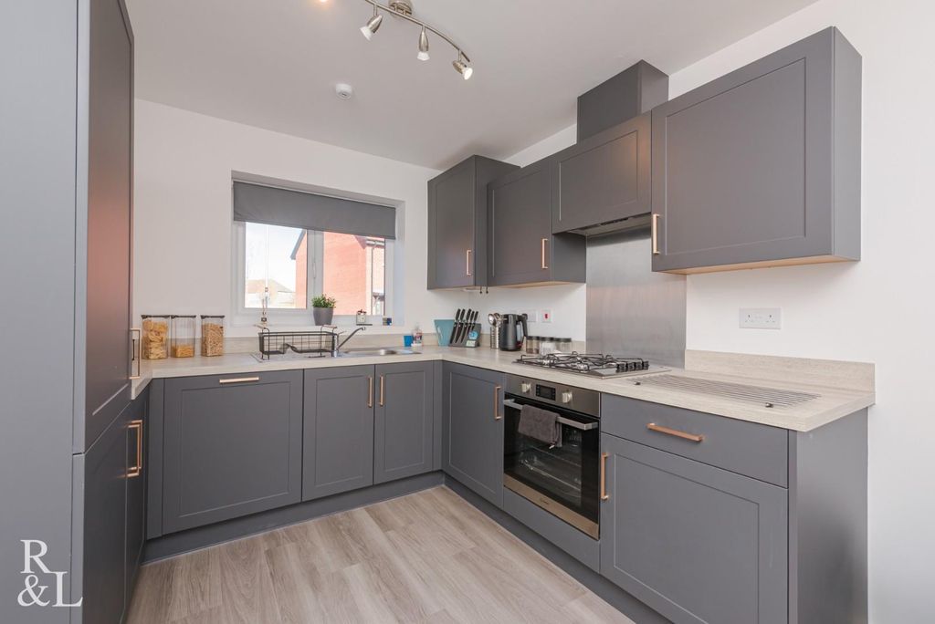 Property photo 2 of 25 Jersey Dr (18).Jpg